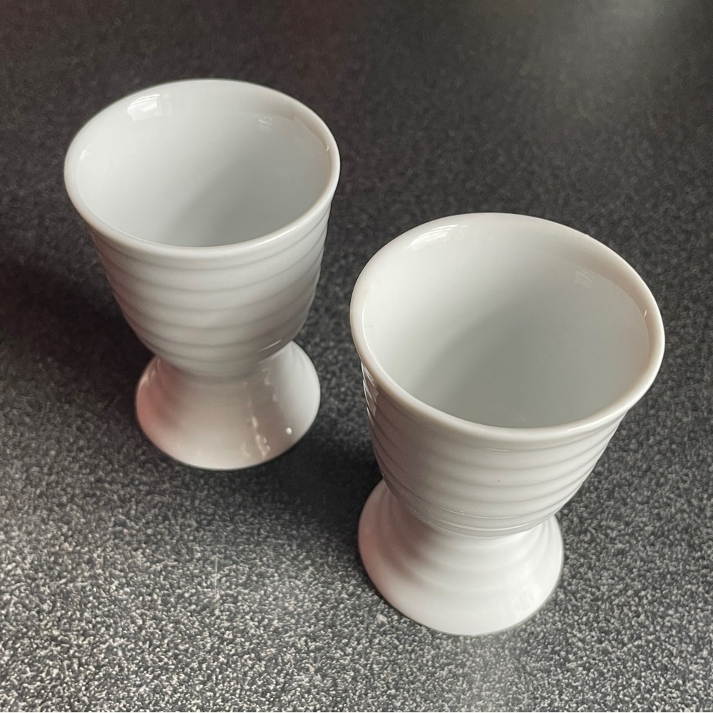 2 vintage Wedgwood egg cups serving porcelain - Picture 6 of 8